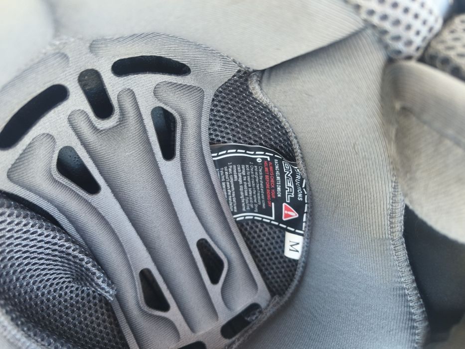 Capacete O'NEAL, tamanho M.