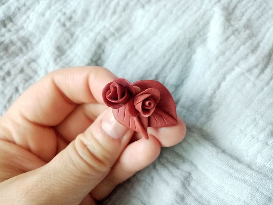 Róża, broszka z modeliny. PRL