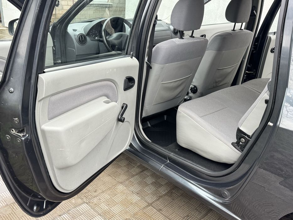 Дача Логан MCV 2010 рік 1.6.