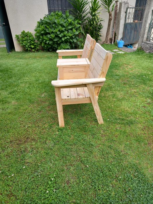 Banco de jardim com bar e mesa de apoio