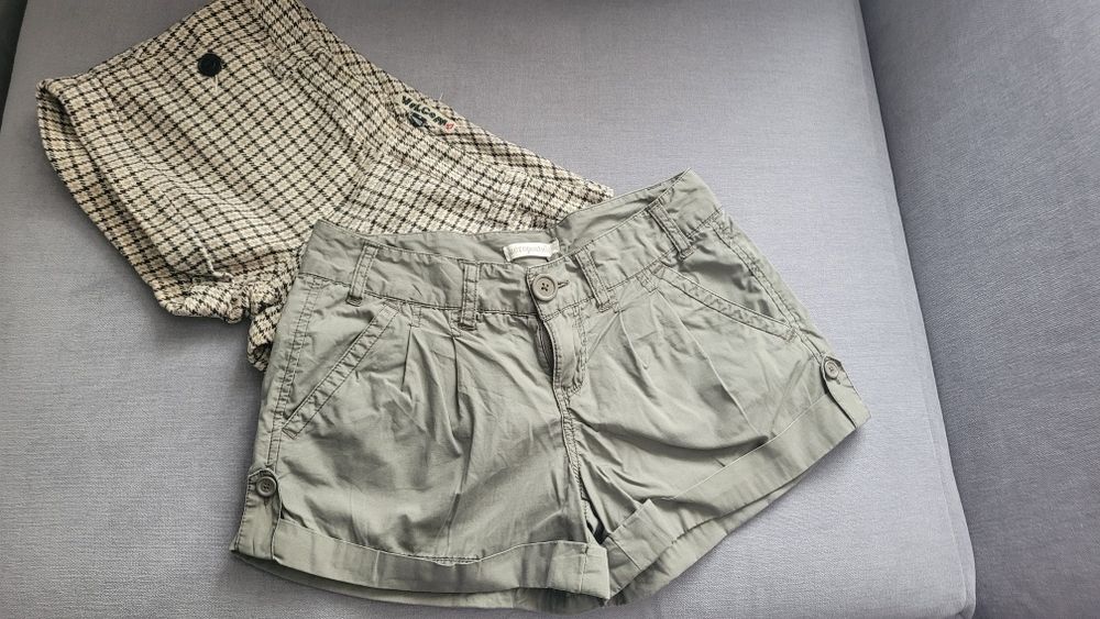 Zestaw szorty w kratkę Volcom i oliwkowe Aeropostale S