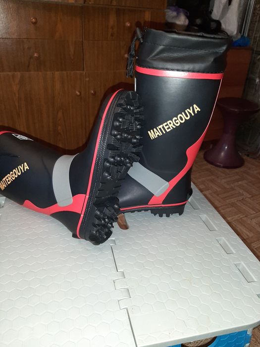 Продам  новые сапоги