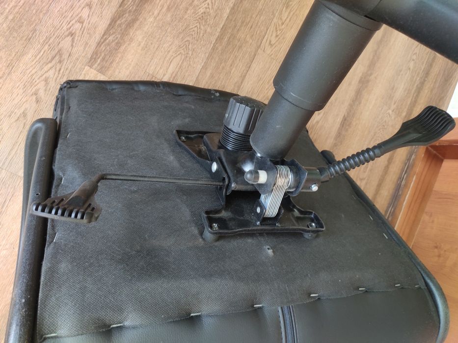 Офісне крісло NOWY STYL