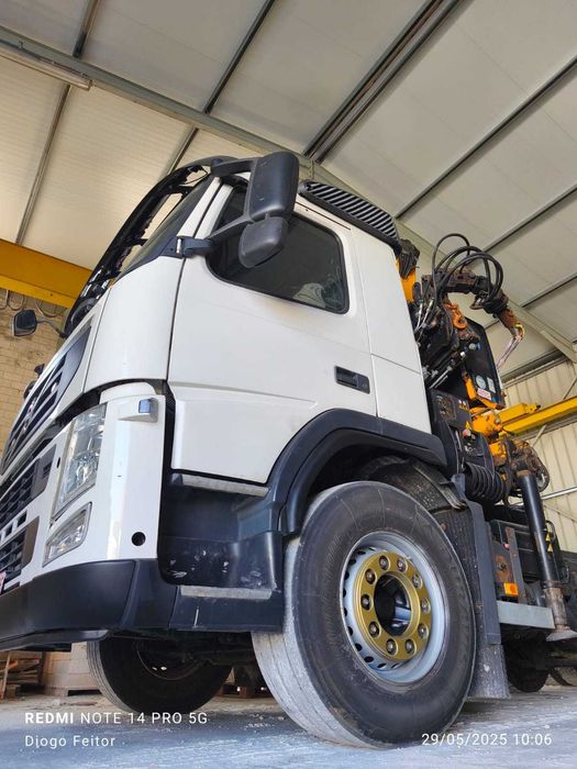 VOLVO FM 2012 + GRUA EFFER C/COMANDO Á DISTÂNCIA