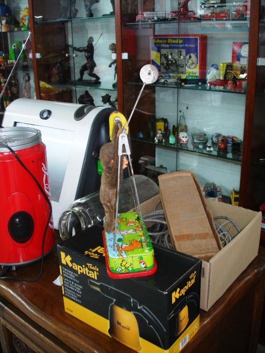 Brinquedo Macaco Acrobata a pilhas