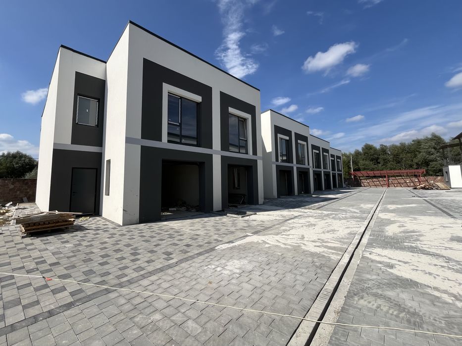 Продається готовий до ремонту таунхаус в Вовчинця