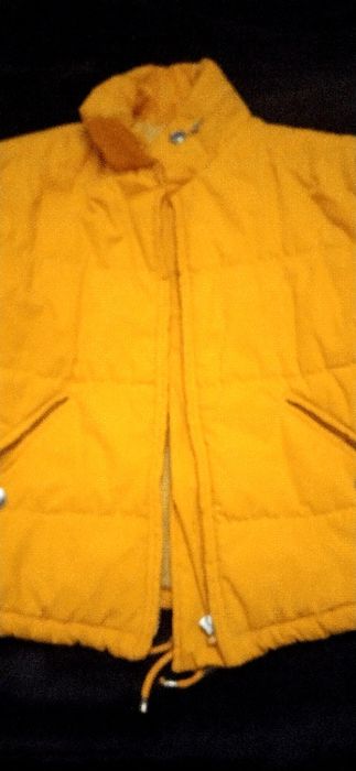 Жёлтая куртка москино moschino