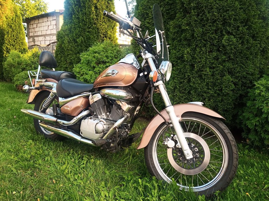 Suzuki. Intruder 125