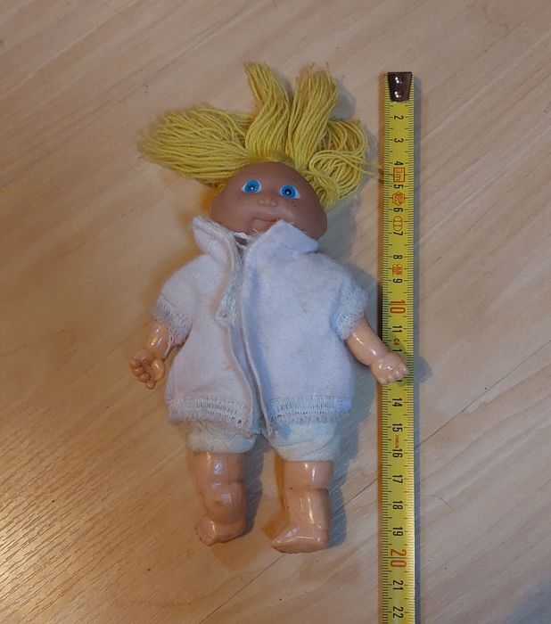 Boneca de brincar antiga