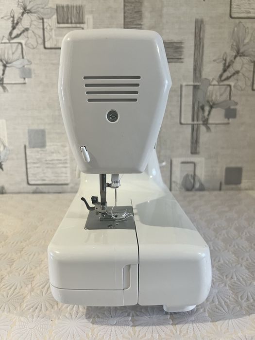 Швейная машина Minerva F819B