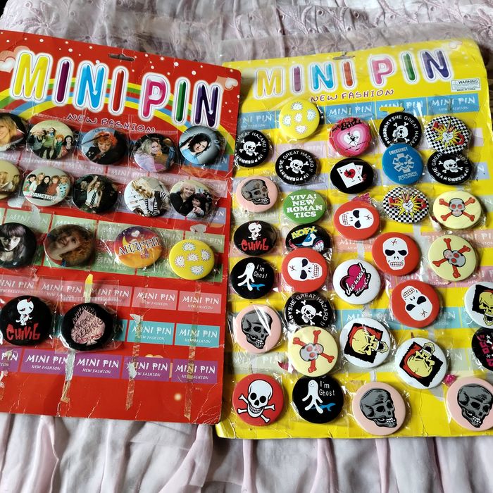 Продам значки різних тематик