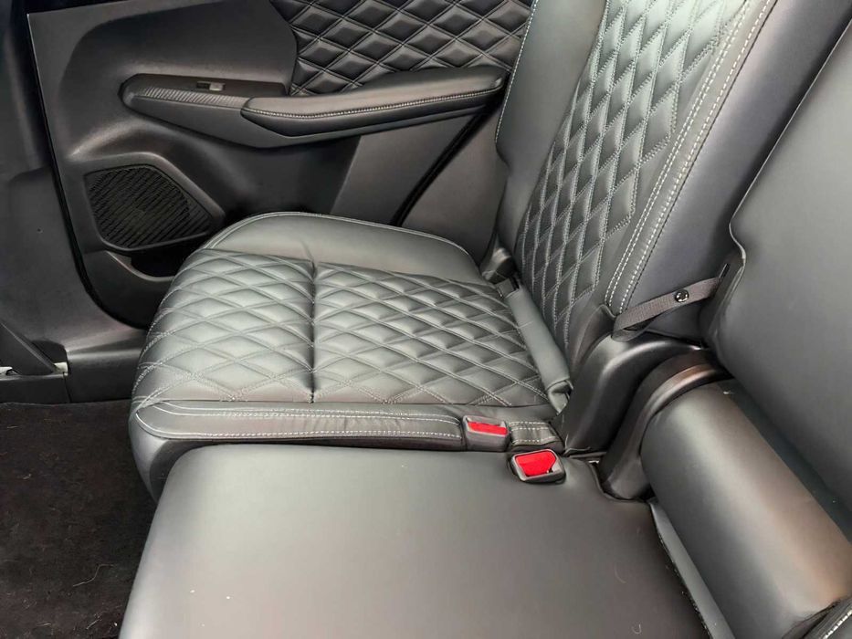 Mitsubishi Outlander      2022