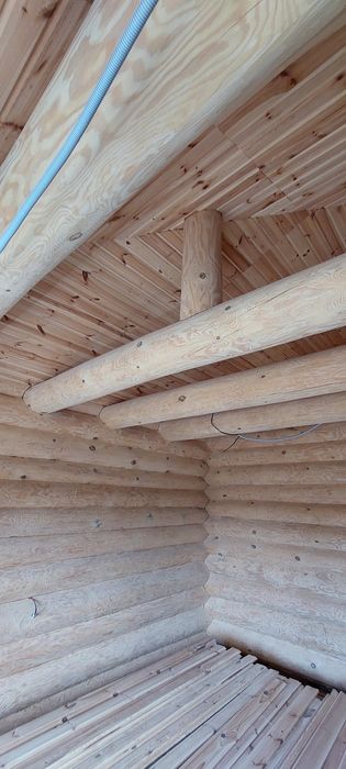 Продам ЗРУБ ( дерево кругляк тесаний вручну) 70м2