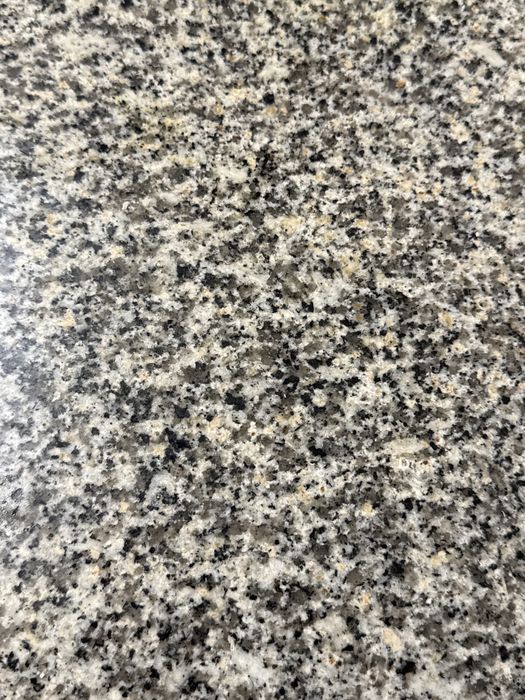 Mesa de pedra para refeicao