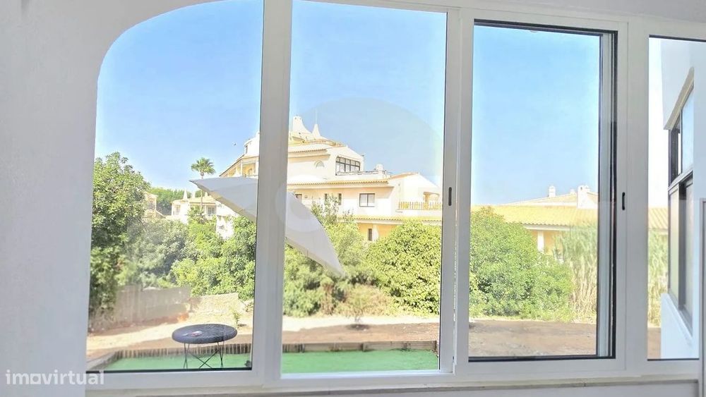 Apartamento T2 No Centro De Olhos De Água