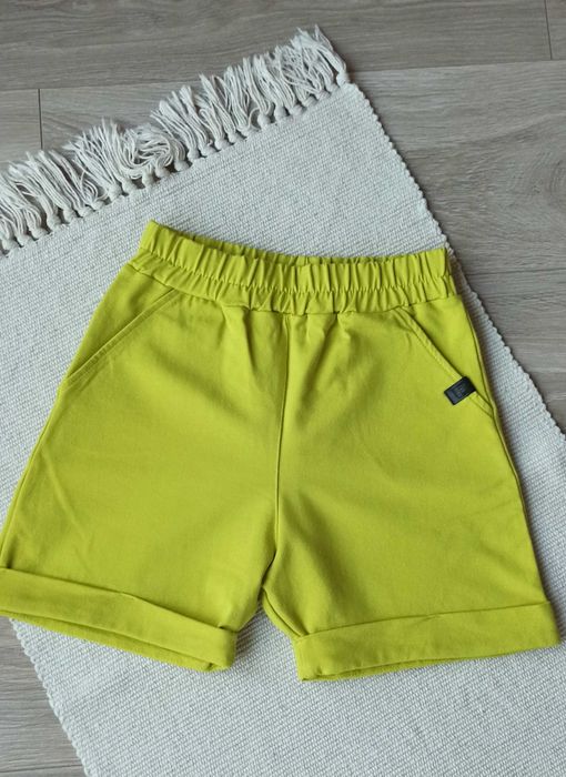 oliwkowe spodenki 140-146 NOWE