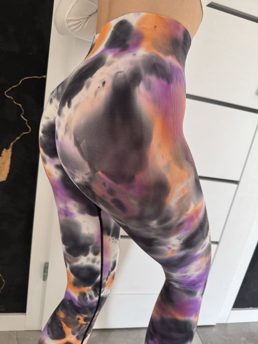 Legginsy wysoki stan uwypuklające pupę