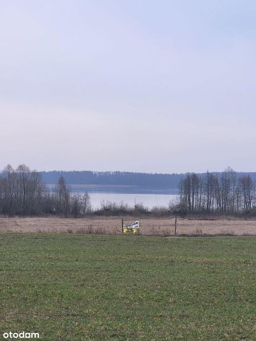 Sprzedam działkę budowlaną nad jeziorem