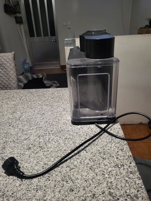 Máquina de café NESPRESSO Delonghi