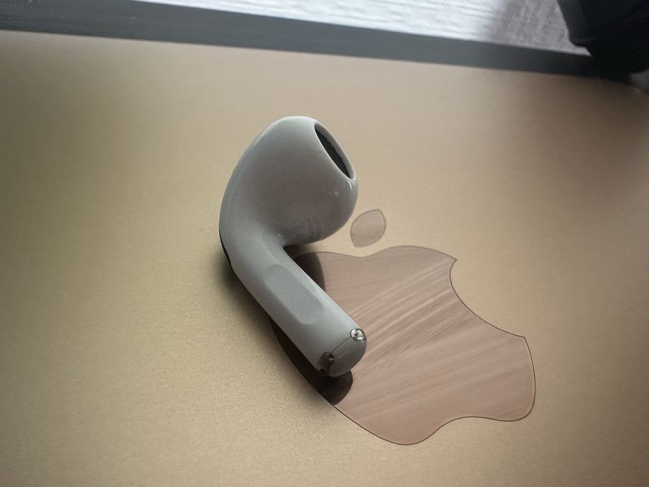 Оригінал! AirPods 3 a2565 правий навушник