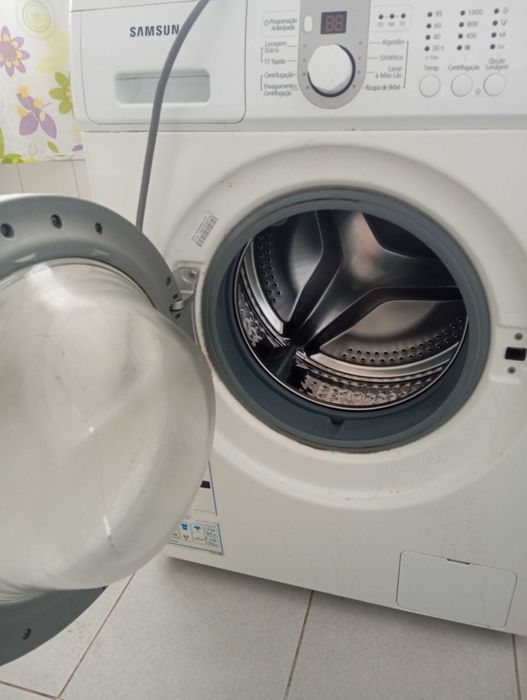 Tou a vender uma máquina de lavar roupa de 6.0kg