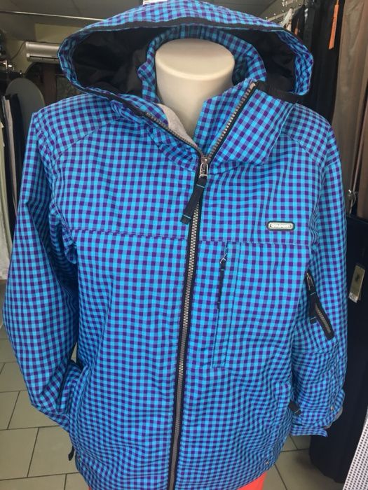 Продам демисезонную куртку для мальчика