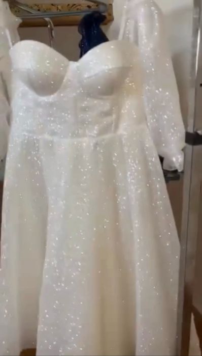 Випускна біла сукня