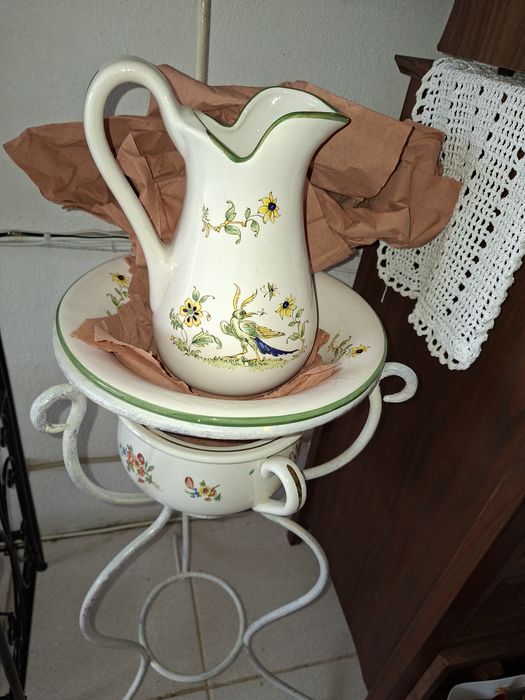 Lavatório antigo em porcelana