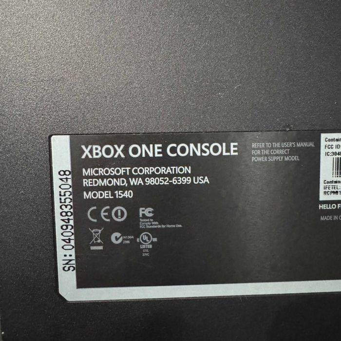Konsola Xbox One 500 GB Model 1540  + Pad