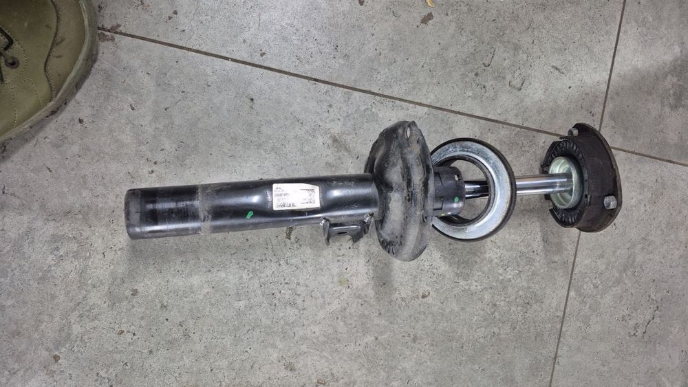 амортизатор передн прав Volkswagen Tiguan 24 бу оригінал