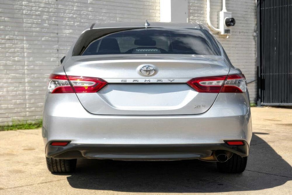 Toyota Camry Xle      2020