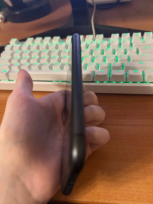 Продам айфон 11 64 гб