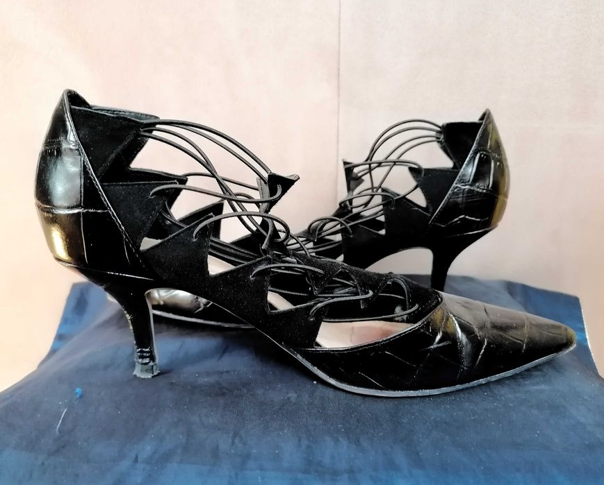 Sapatos em pele preta da Zara para senhora