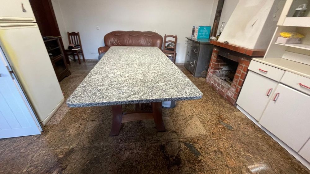 Mesa grande de granito