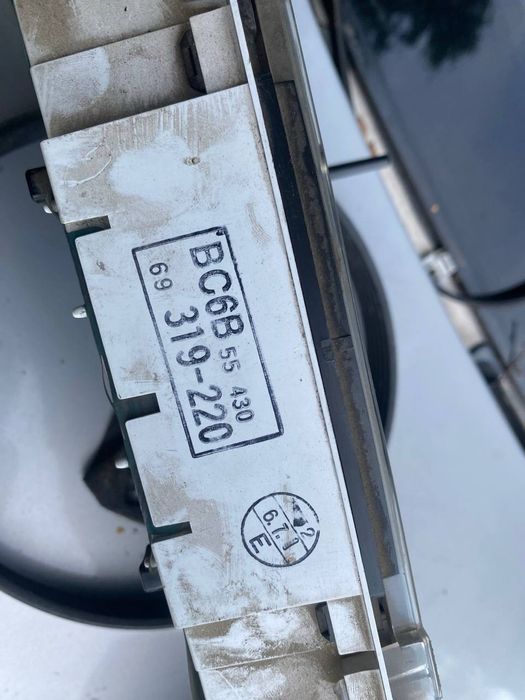 Продам приборну панель MAZDA 323F BA