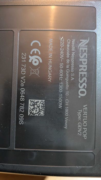 Maquina de Cafe Nespresso Vertuo Pop Preta