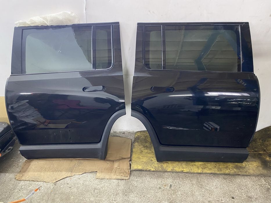 Двері , дверка Rivian