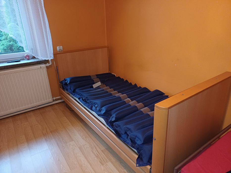 Łóżko rehabilitacyjne z materacem