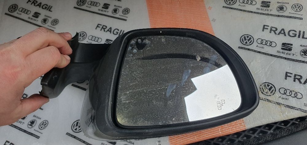 Продам зеркало на нісан ліф з камерою