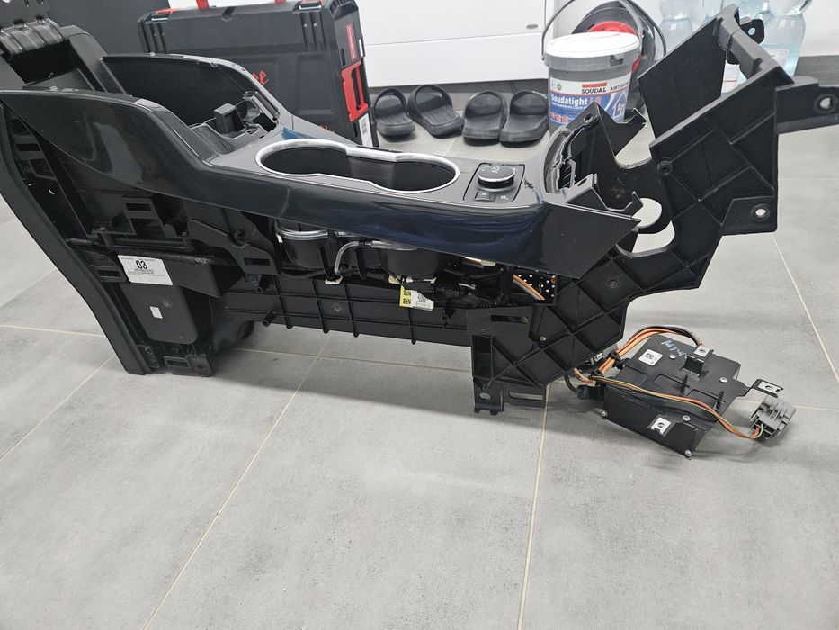 Tunel środkowy ford kuga escape 2012 - 2016