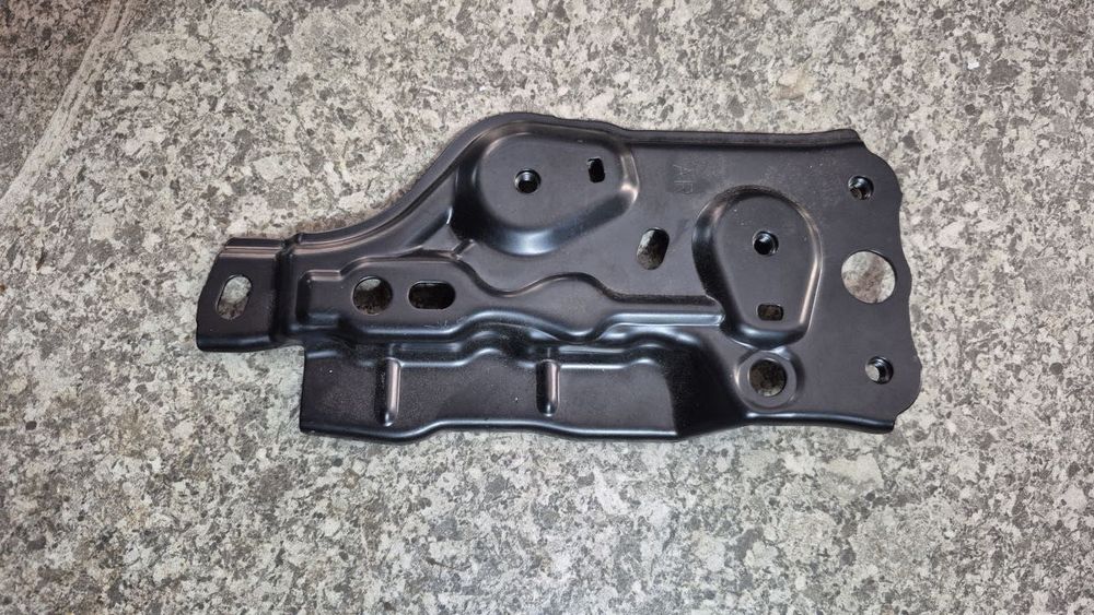 кронштейн бризговик крило прав Lexus IS 350 22 рік бу оригінал