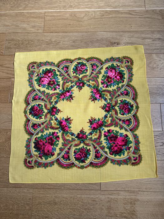 Chusta w kwiaty folklor