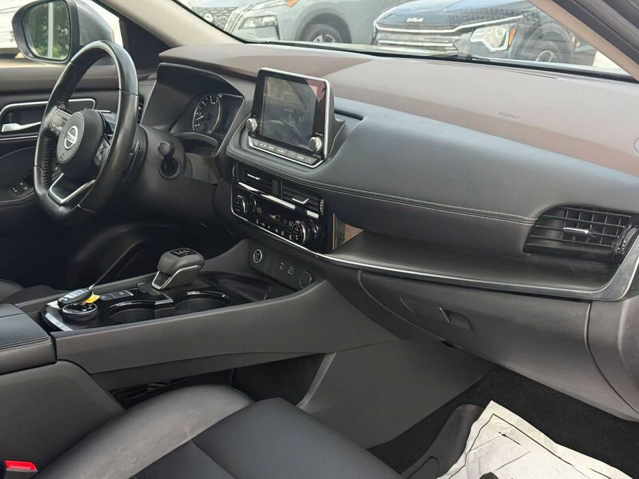 Nissan Rogue SV      2021