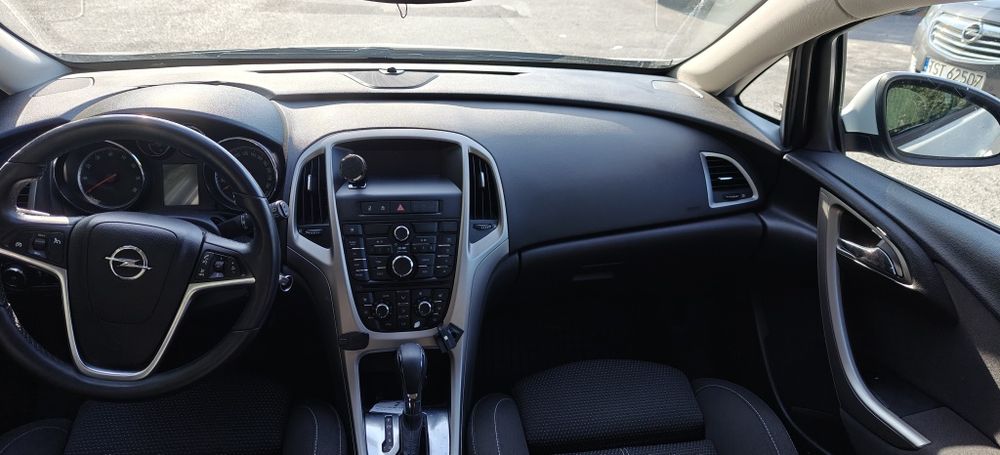 Sprzedam Opel Astra J 2011r 1.4T 140KM POLECAM!