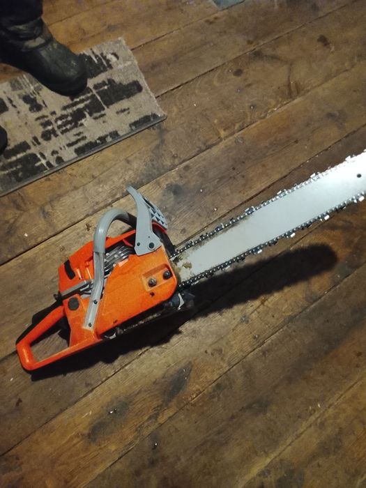 Бензопила Husqvarna 142 ХР (3.5 кВт, шина 45 см)