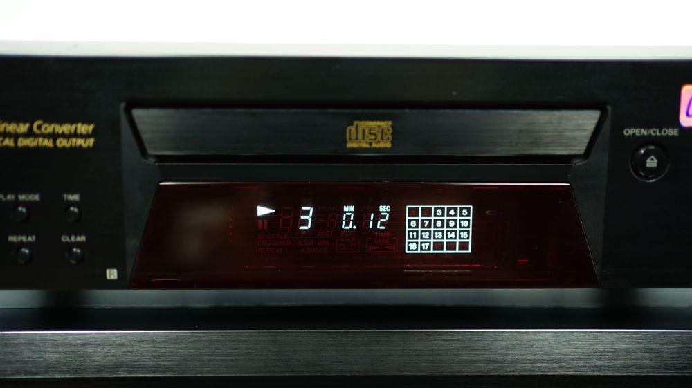 Zestaw SONY amplituner kina STR-DE235 + odtwarzacz CD CDP-XE370 pilot