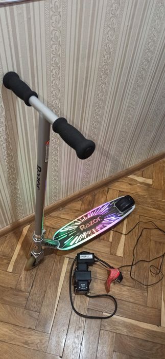 Електросамокат Razor
