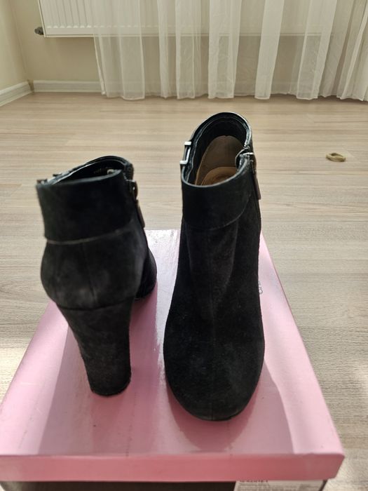 Замшевые ботинки