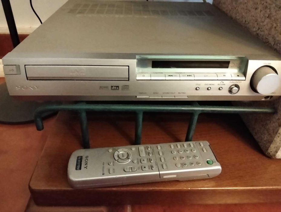 Vendo aparelho DVD e sistema surround Sony
