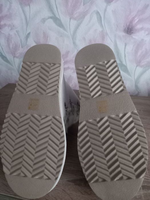 Угги жіночі.